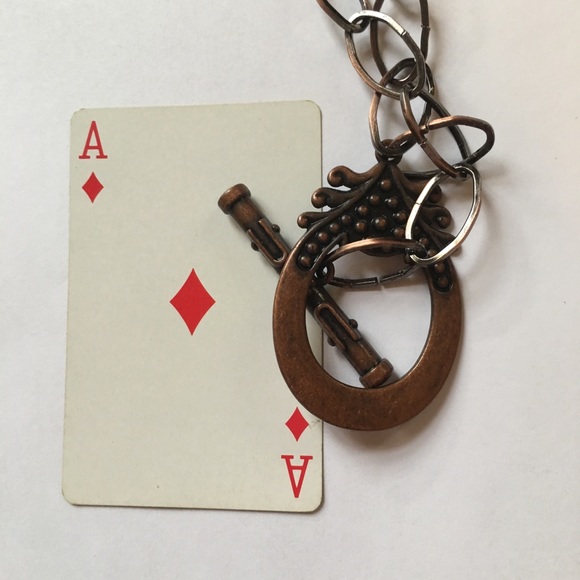 Copper toned necklace.  Clasp is pendant. Stylish - Picture 7 of 9